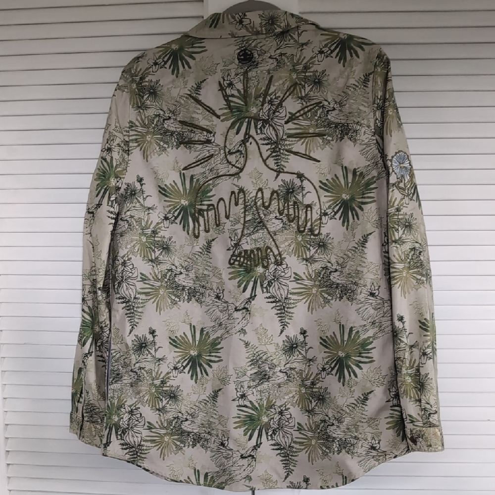Levi's Nature Print Shirt with Green and Brown Accents - Picture 9 of 10
